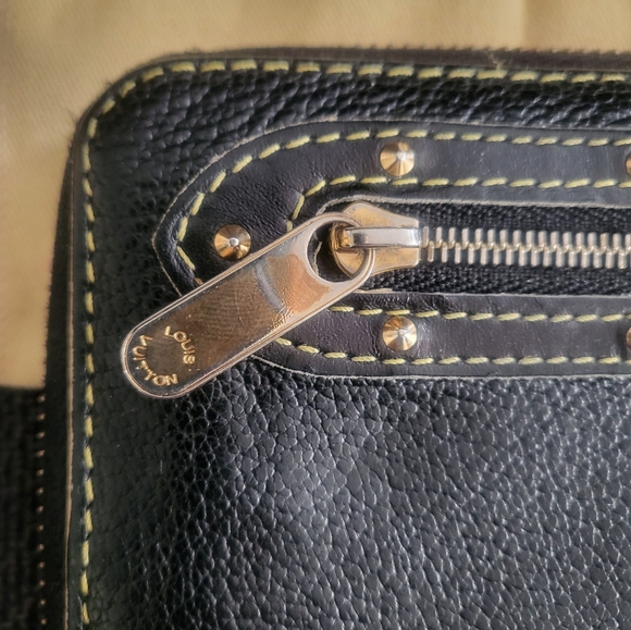 AUTHENTIC Louis Vuittin Suhali Zippy Wallet - Picture 3 of 10